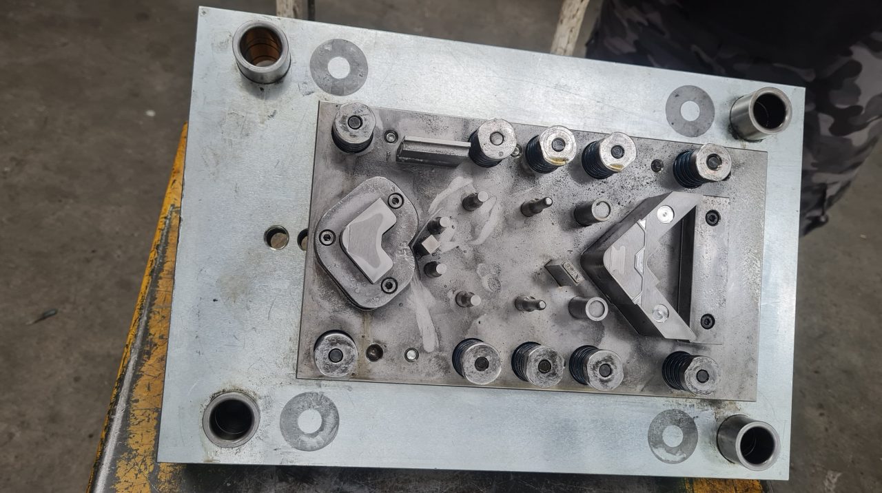 Progressive die press line